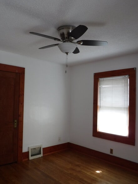 Building Photo - 3008 Miller Ave