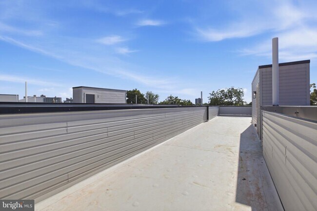 Building Photo - 2330 N 16th St