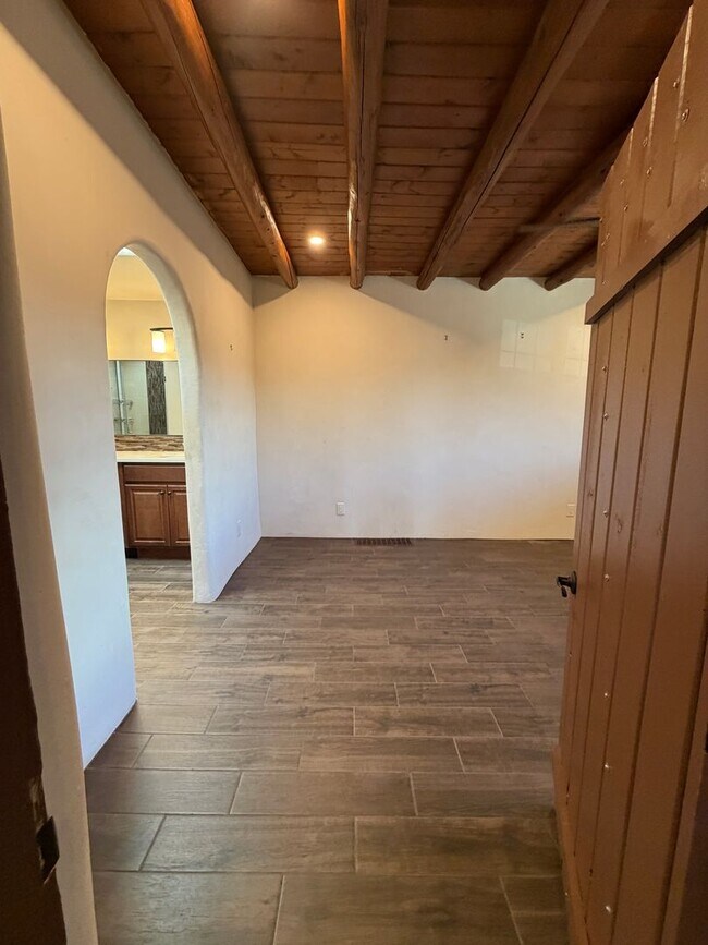 Building Photo - 152 Lorenzo Rd