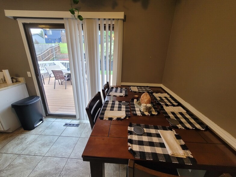 Building Photo - 2201 Tracy Ln