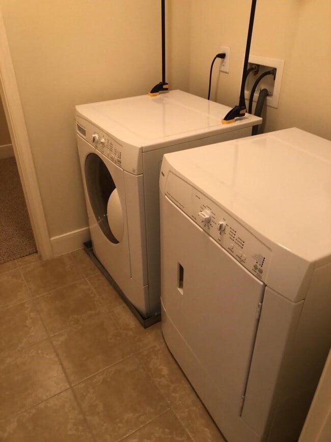 Building Photo - 4100 Blossom St