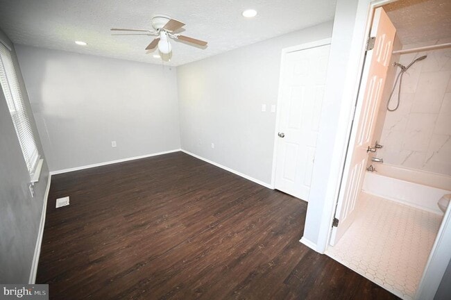 Building Photo - 2103 Tanglewood Dr