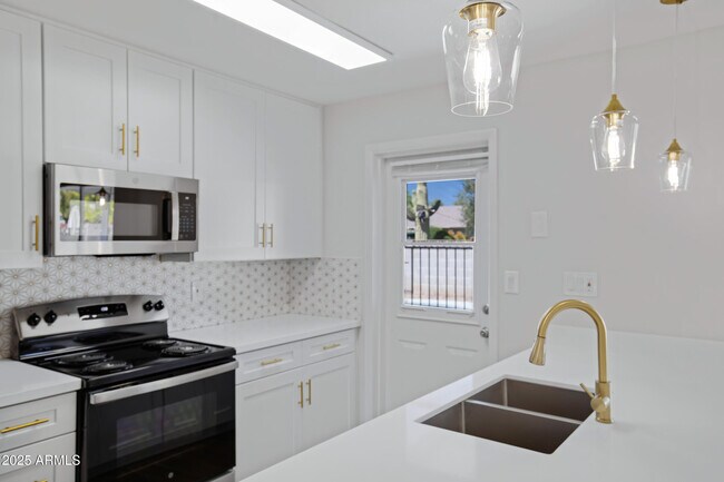Building Photo - 8426 E Monterey Way