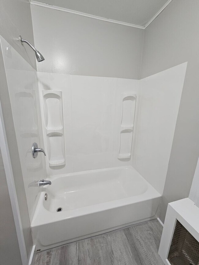 Building Photo - 625 N 6th St