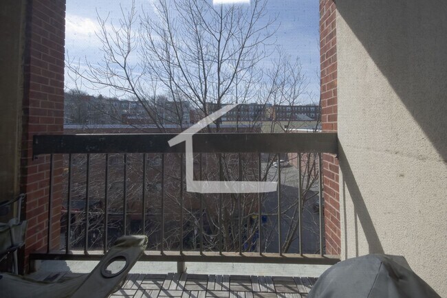 Building Photo - HOT ALLSTON LISTING!!!!