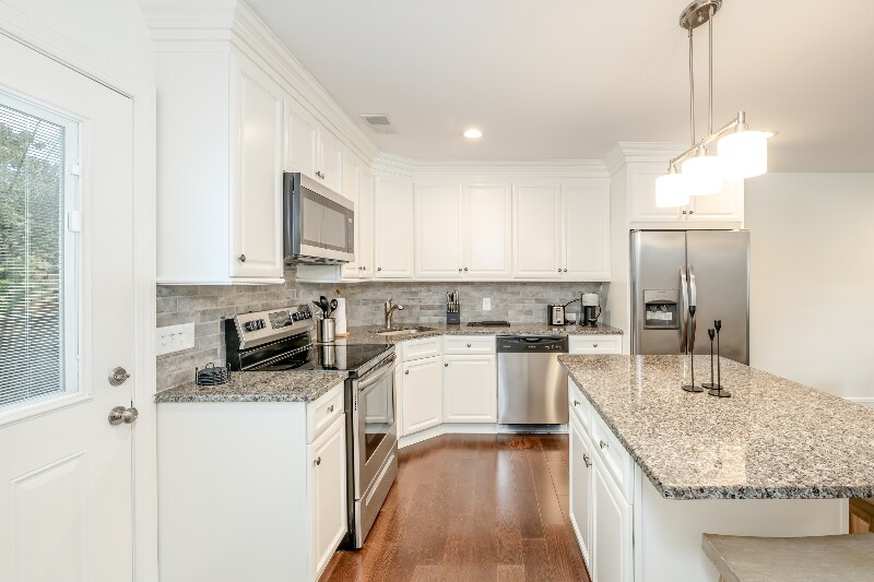 Building Photo - 5011 Jenkins Ave