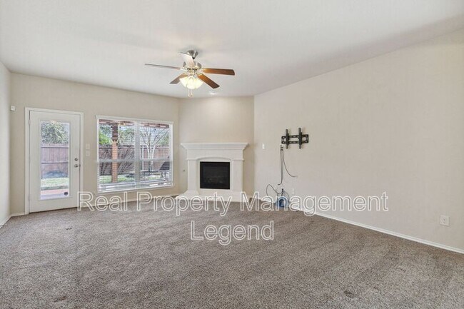 Building Photo - 812 Gray Fox Dr