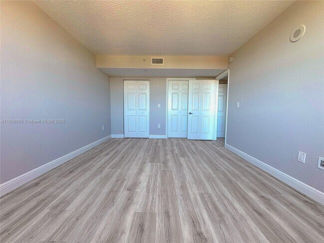 Building Photo - 3000 Coral Wy
