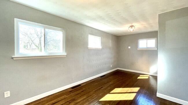 Building Photo - 329 Jacqueline Ave