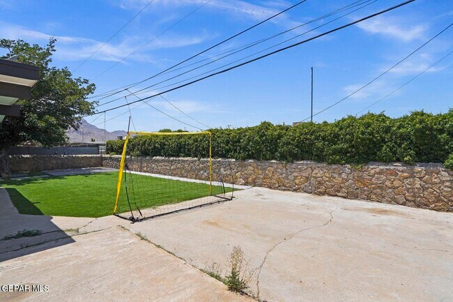Building Photo - 5121 Beautonne Ave