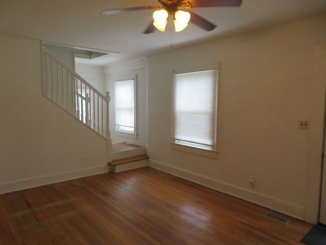 Building Photo - 815 Floral Ave