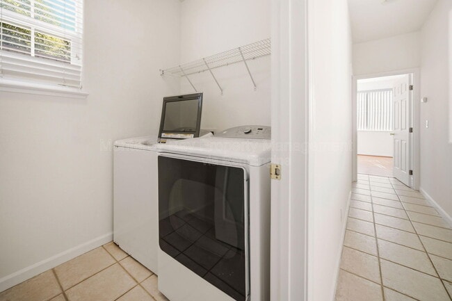 Building Photo - 4725 Sea Ridge Ct