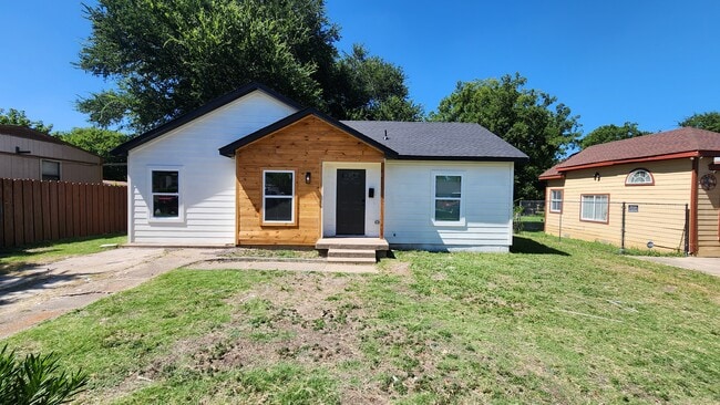 Primary Photo - 237 Sendero Dr