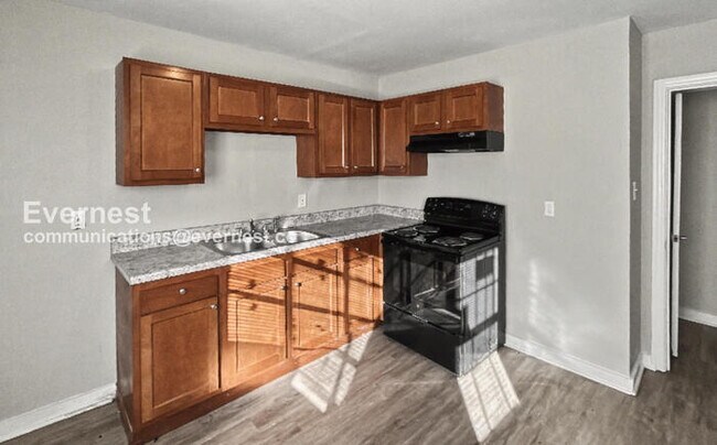 Building Photo - 1018 4th Ave W