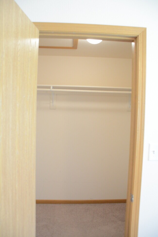 Building Photo - Vattier St. 928-30