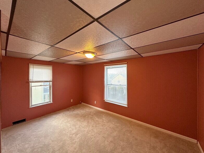 Building Photo - 105 W Chartes St