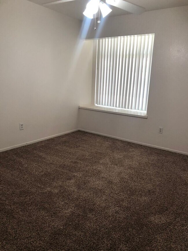 Building Photo - Love where you live - 2 weeks free rent! Beautiful home in Turlock