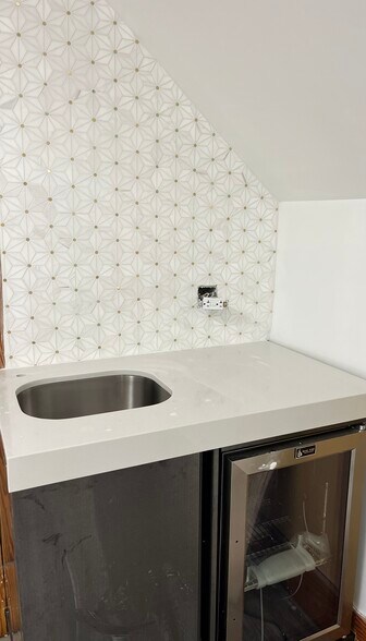 Third Floor bedroom Accesory-Movktail Bar - 24 E Northwood Ave
