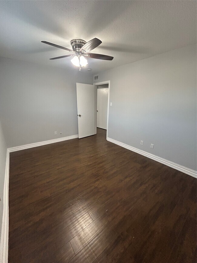 Building Photo - 5550 N Braeswood Blvd