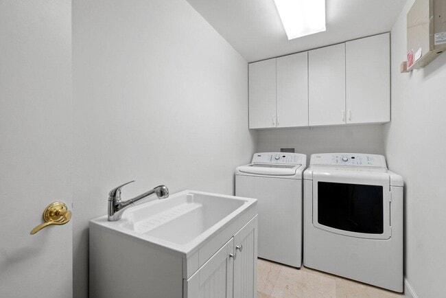 Building Photo - 3720 S Ocean Blvd