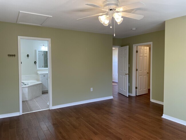 Building Photo - 1322 Treasure Cove