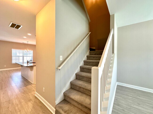 Building Photo - 3 Bed 2 Bath Townhome Located in Cokers Commons in Goose Creek!