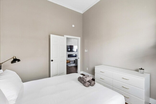 Building Photo - 5709 Courtney Cir