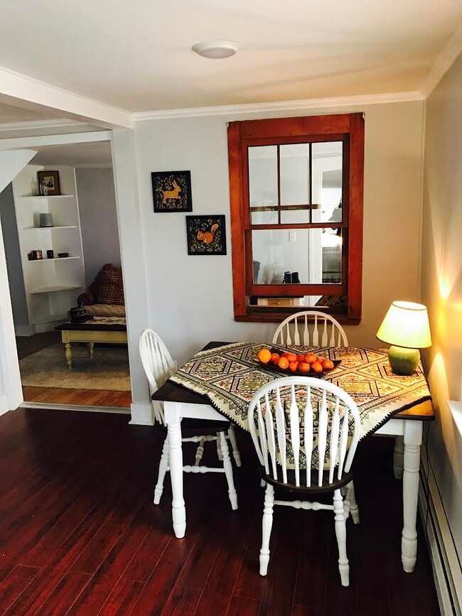 Building Photo - 318 School St