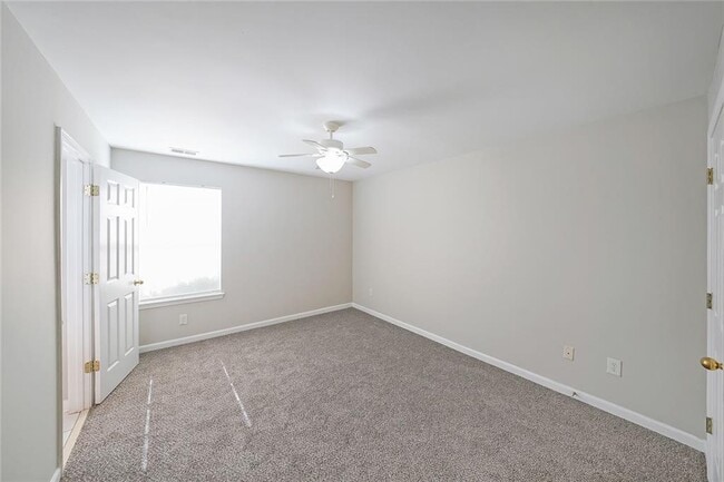 Building Photo - 703 Stonehaven Cir