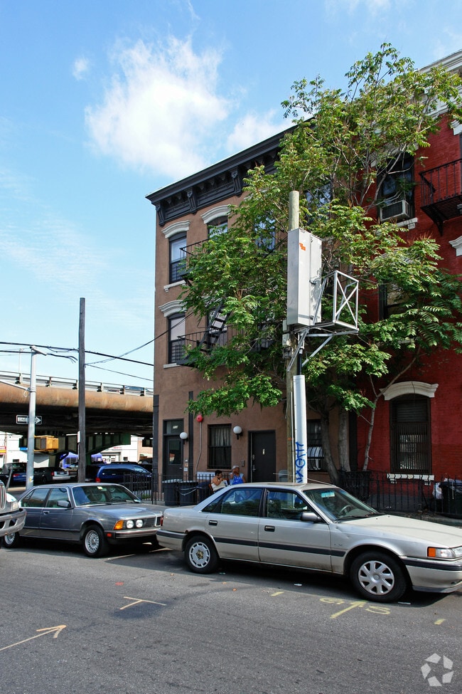 Building Photo - 713 3rd Ave