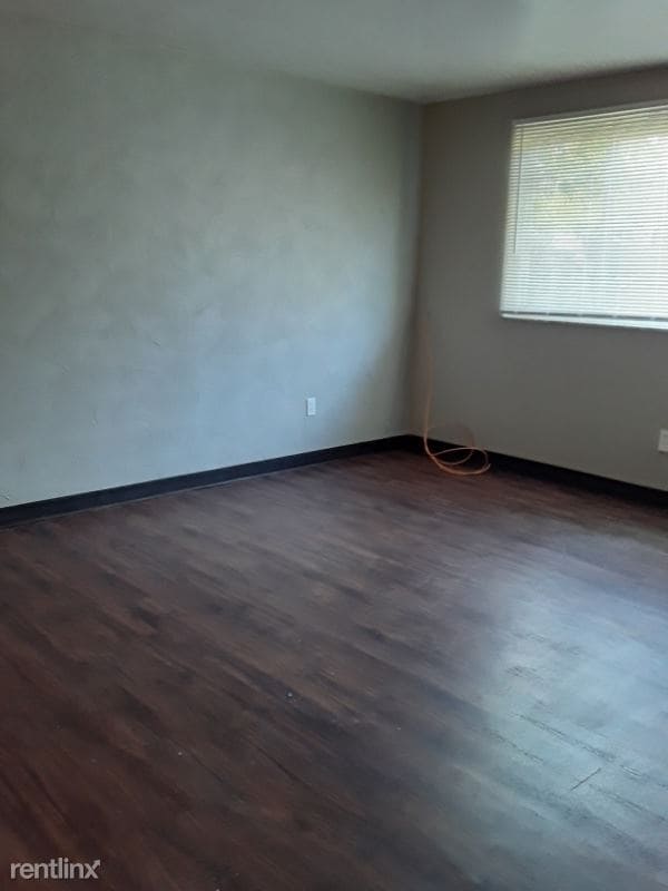 Building Photo - 1 br, 1 bath Apartment - 3050 Mickey Ave