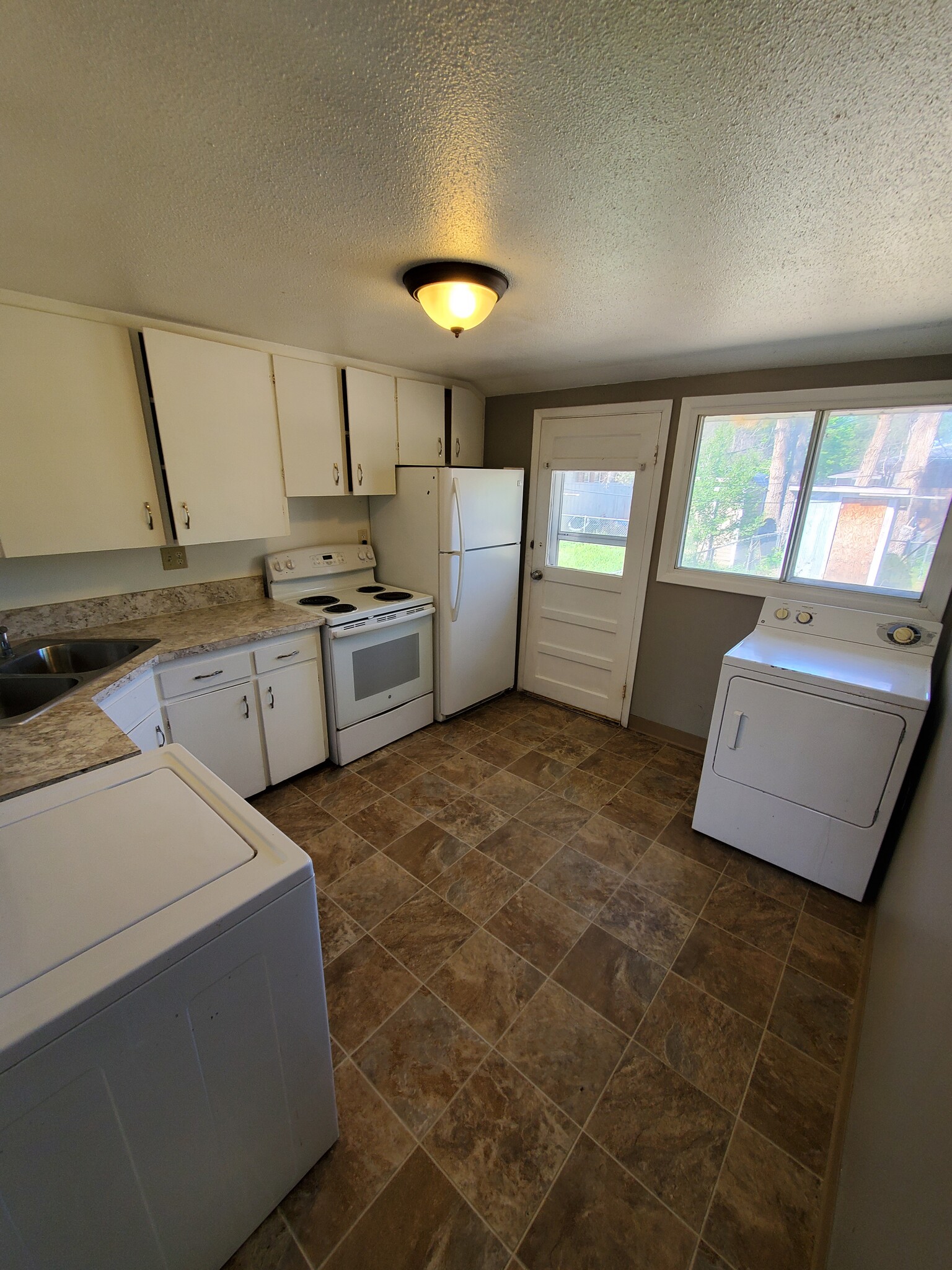 Building Photo - 311 -313 16th Ave Ct