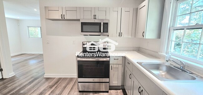 Building Photo - 2015 Detroit Ave NW