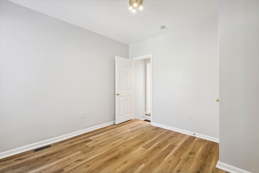 Building Photo - 1110 3rd St NE