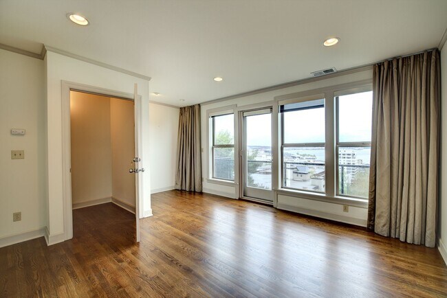 Building Photo - 2bd/2.25ba Seattle Townhome