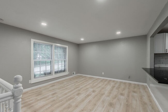 Building Photo - Spacious 4-Bed / 2-Bath Home – Grandview, MO