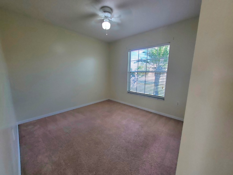 Building Photo - 705 Eagle Pointe S