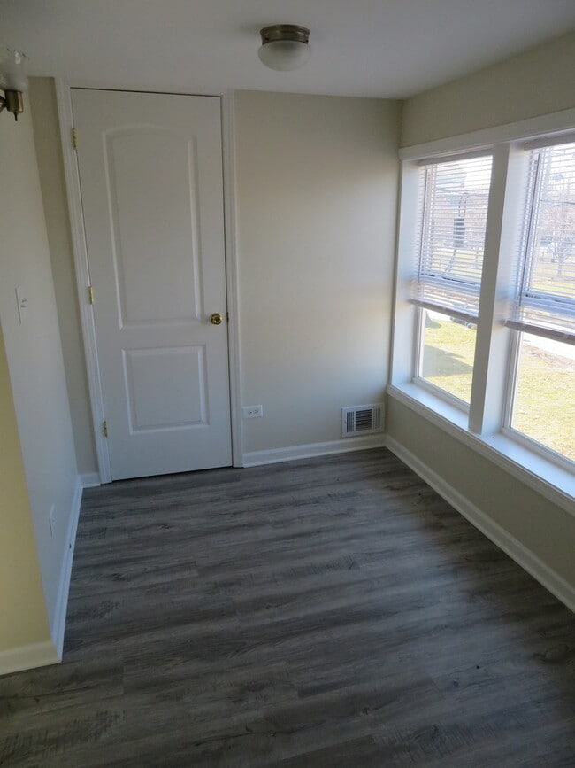 Building Photo - 118 N 12th Ave