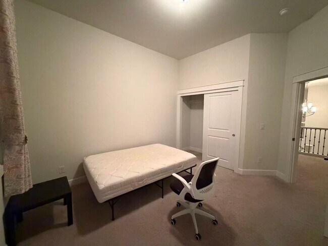 Building Photo - Spacious 5B Home in Desirable Sammamish neighborhood