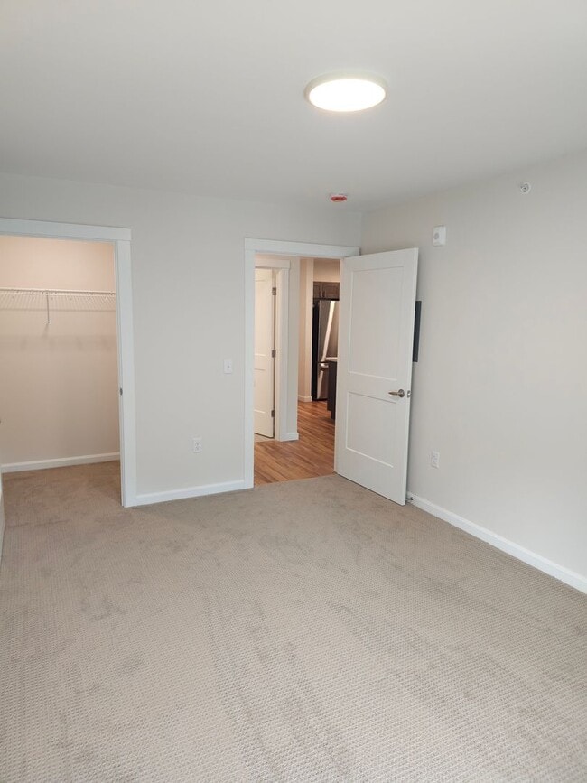 Building Photo - A Flexible Floor Plan That Adapts to You - One Bedroom with Den Apartment