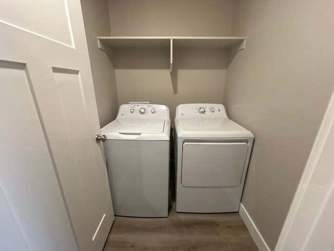 Building Photo - Cedar Reserve!