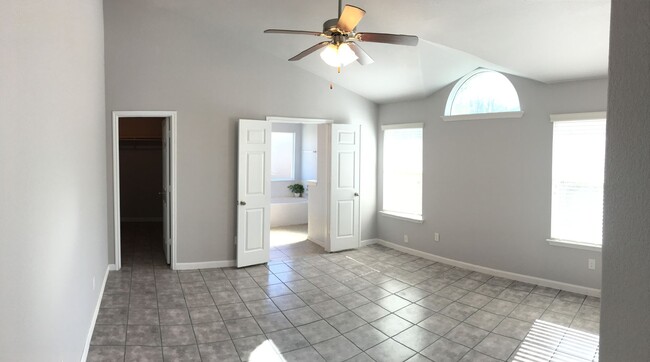 Building Photo - Available Now!!!! Beautiful 4 bedroom, 2 b...