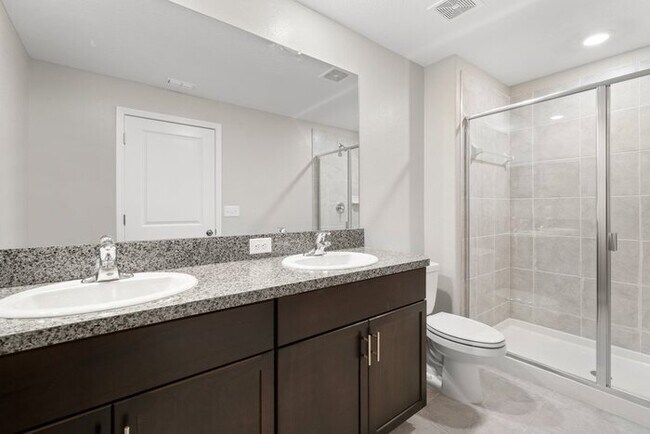Building Photo - LIKE NEW Townhome in Willow Square!
