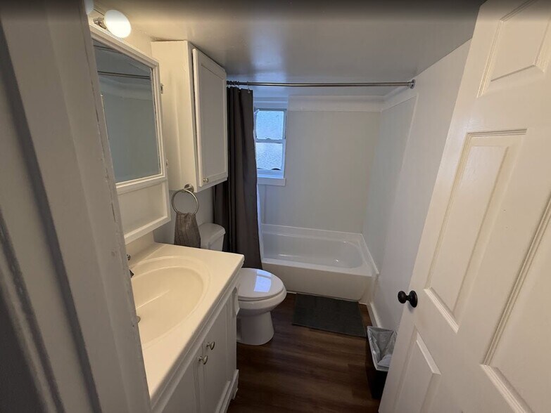 Building Photo - 47 Oak Terrace