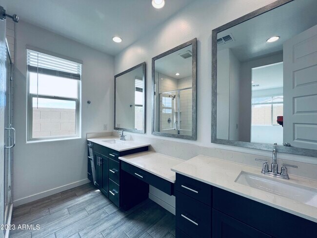 Building Photo - 1659 W Paseo Way