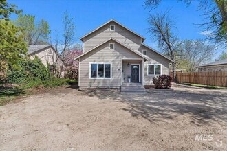 Building Photo - Renovated Nampa Home