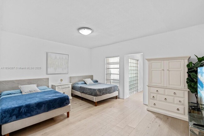 Building Photo - 1134 Harrison St