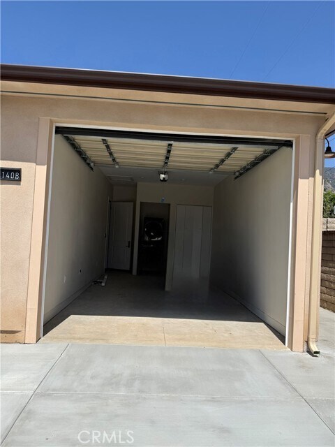 Building Photo - 1140 W Donington St
