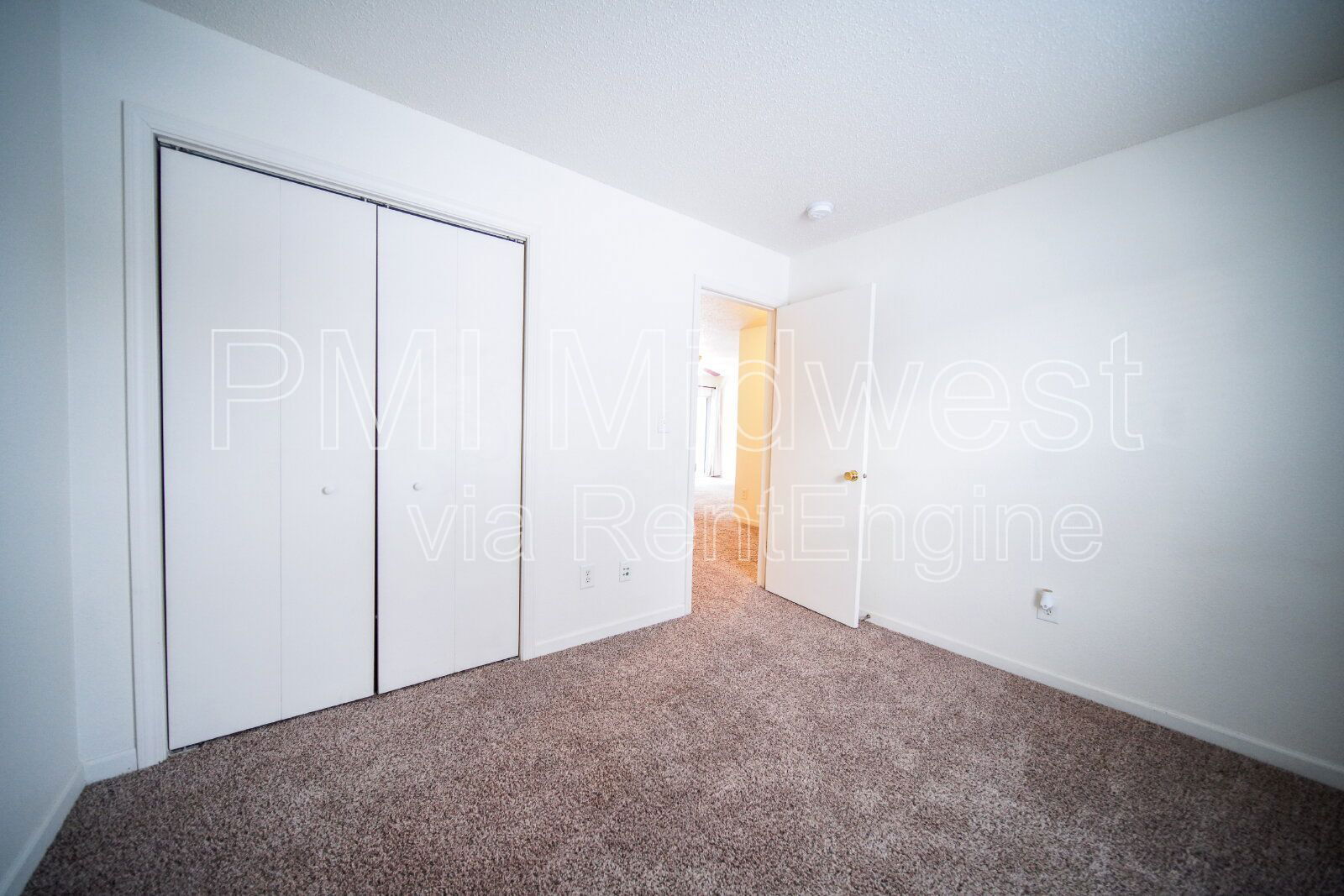 Building Photo - 10414 Kensil St