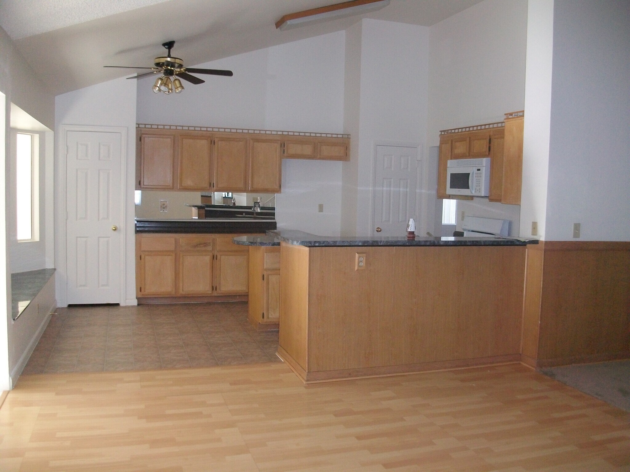 Building Photo - 2998 Kennewick Dr